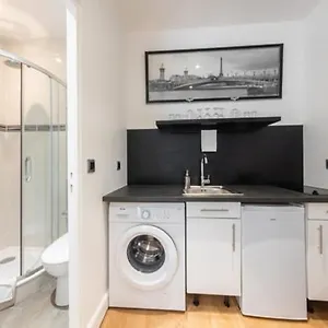 Near Eiffel Tower...cute Little Appartement