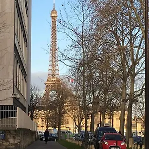 Pour Deux Face A La Tour Eiffel Appartement